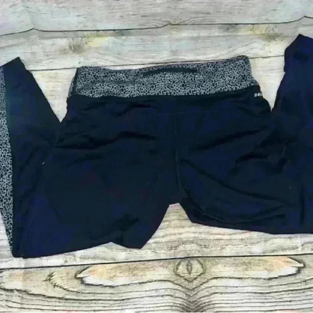 Nike Womens DriFit Capri Workout Tights M
